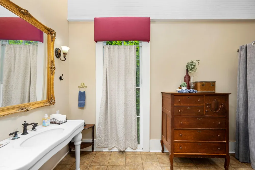 1118 Prairie Street Columbus, TX 78934