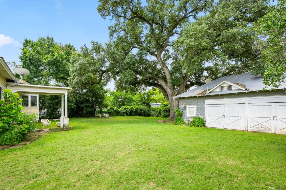 1118 Prairie Street Columbus, TX 78934
