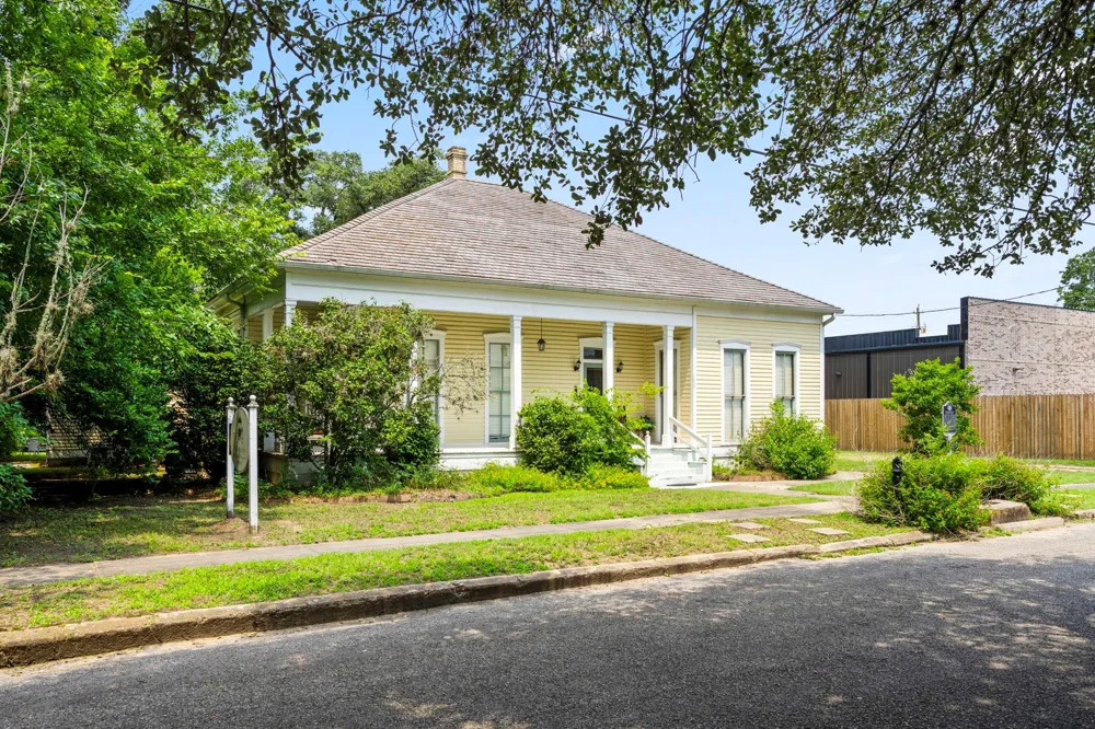 1118 Prairie Street Columbus, TX 78934