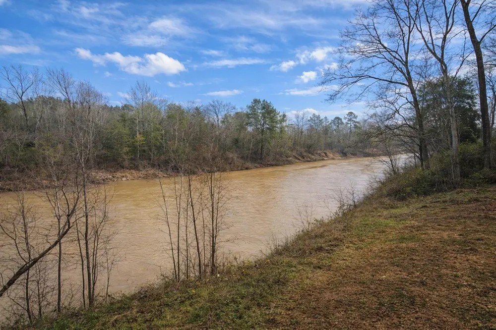 274 County Road 3945 Colmesneil, TX 75938