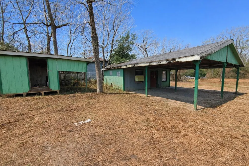 274 County Road 3945 Colmesneil, TX 75938