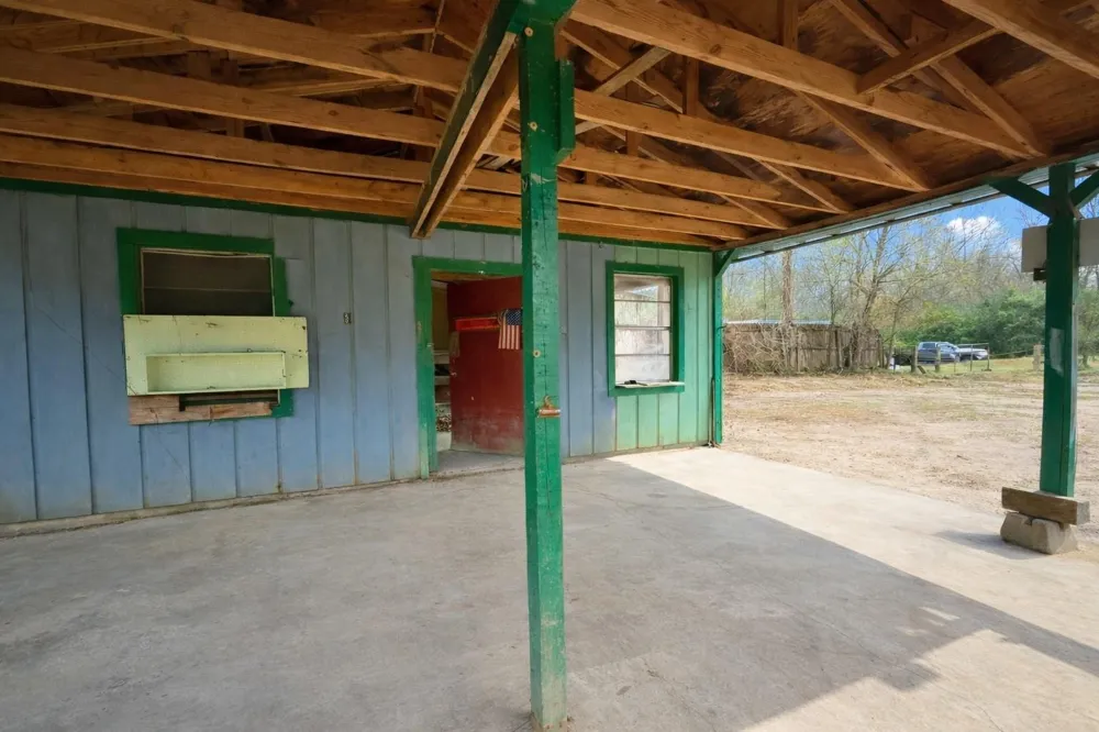 274 County Road 3945 Colmesneil, TX 75938