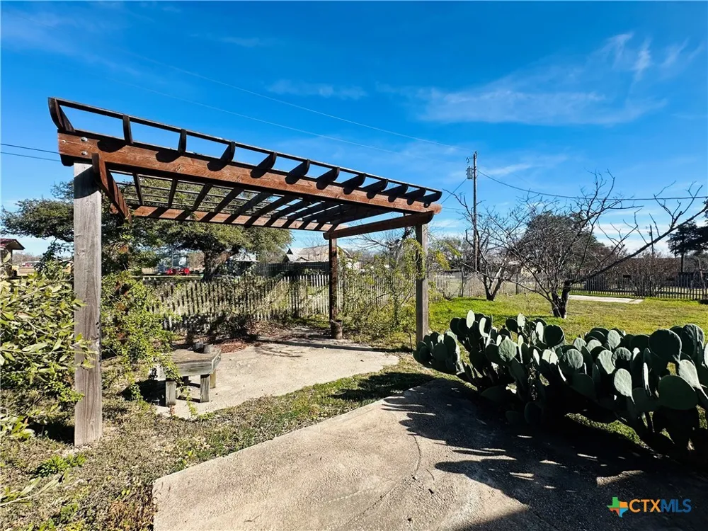 505 S 4th Street Lometa, TX 76853