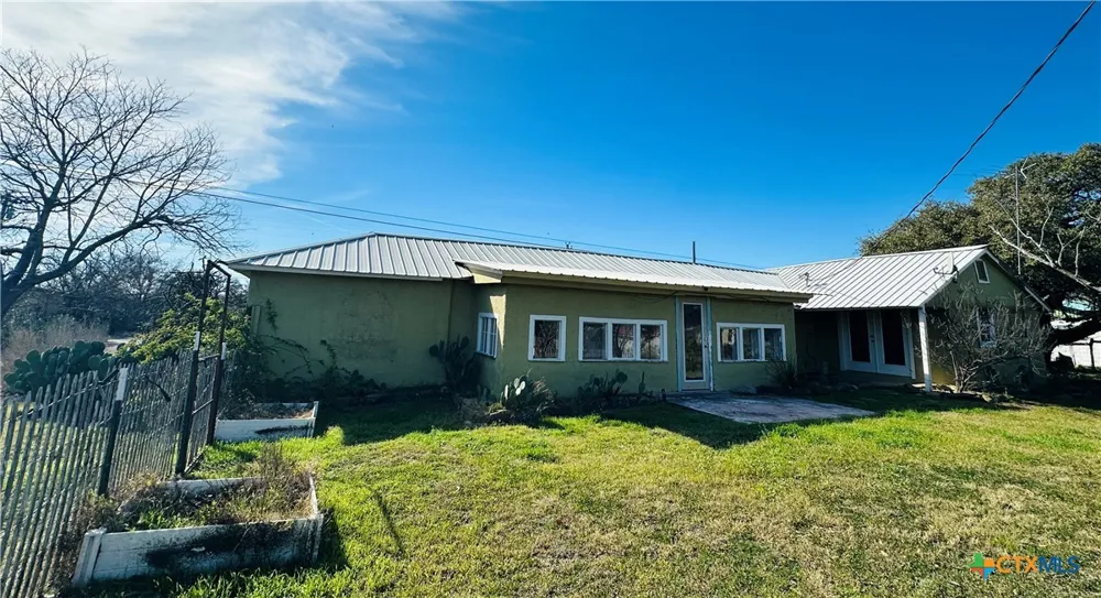 505 S 4th Street Lometa, TX 76853