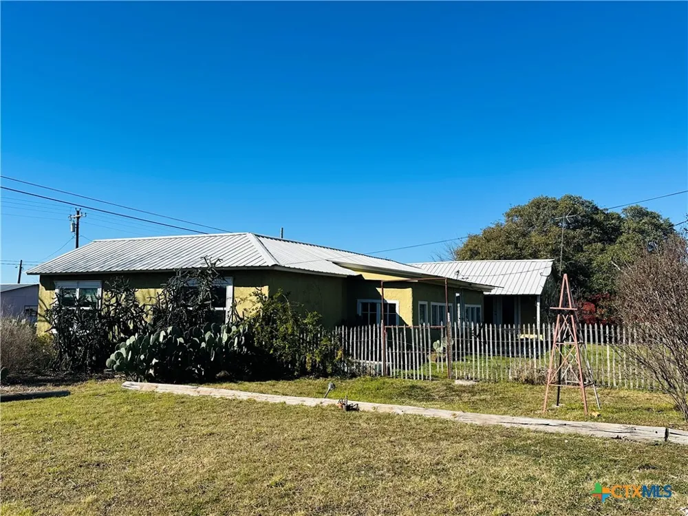 505 S 4th Street Lometa, TX 76853