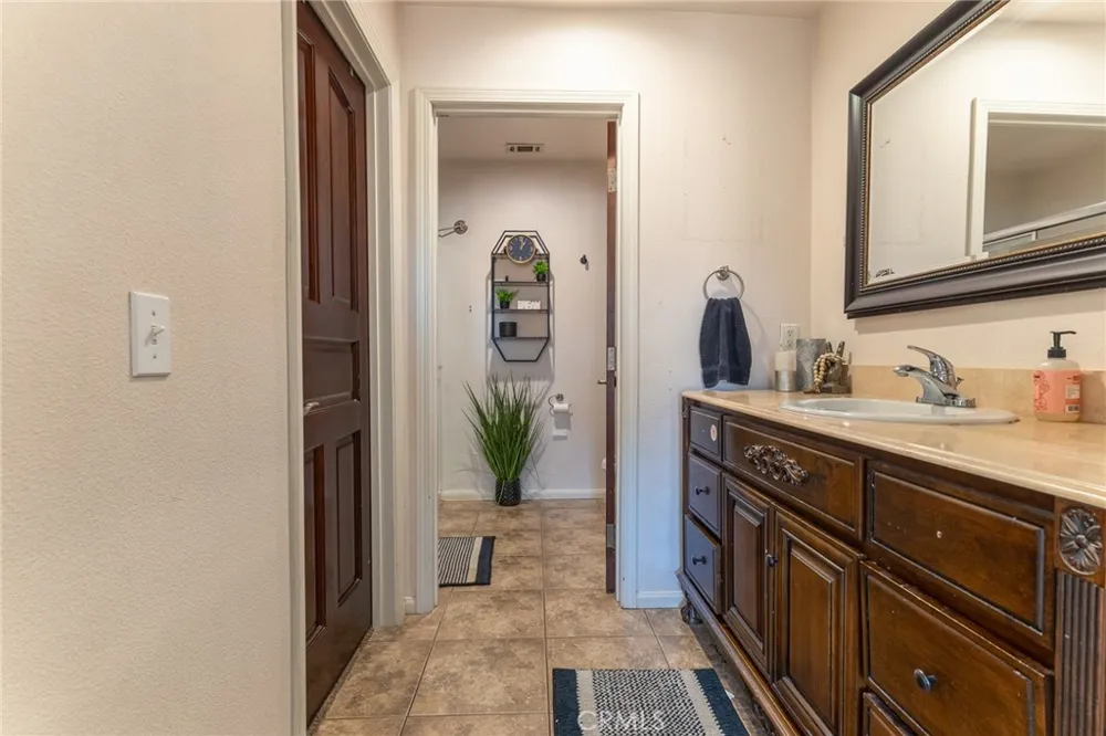 14176 Kiowa Apple Valley, CA 92307