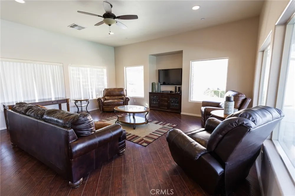14176 Kiowa Apple Valley, CA 92307