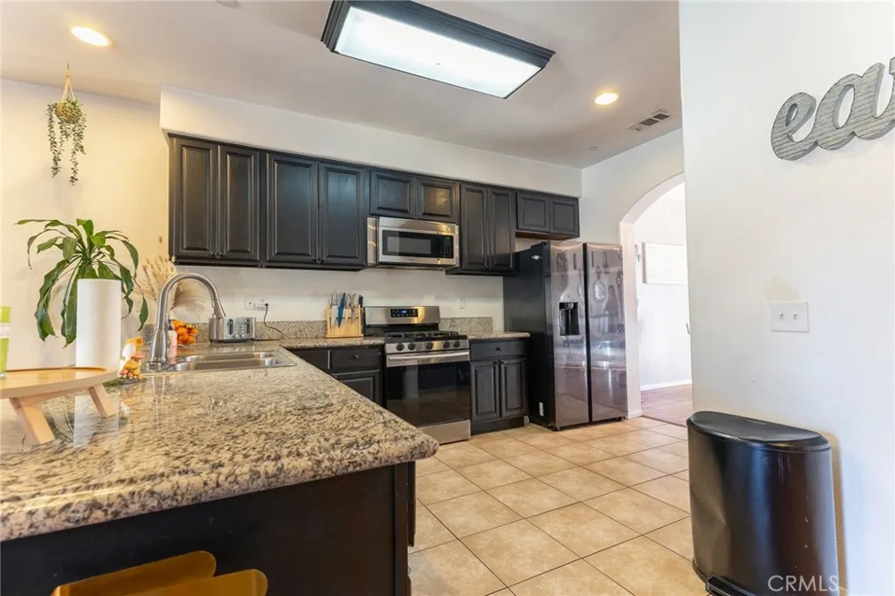 14176 Kiowa Apple Valley, CA 92307