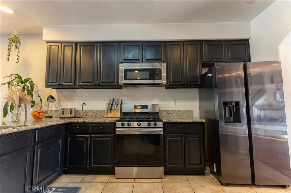 14176 Kiowa Apple Valley, CA 92307