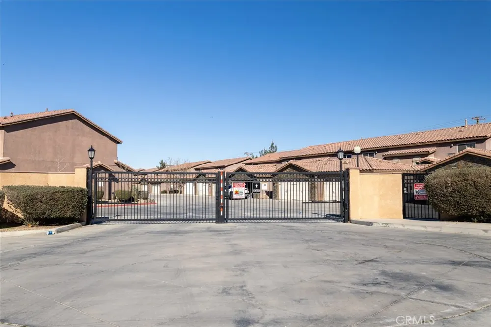 14176 Kiowa Apple Valley, CA 92307