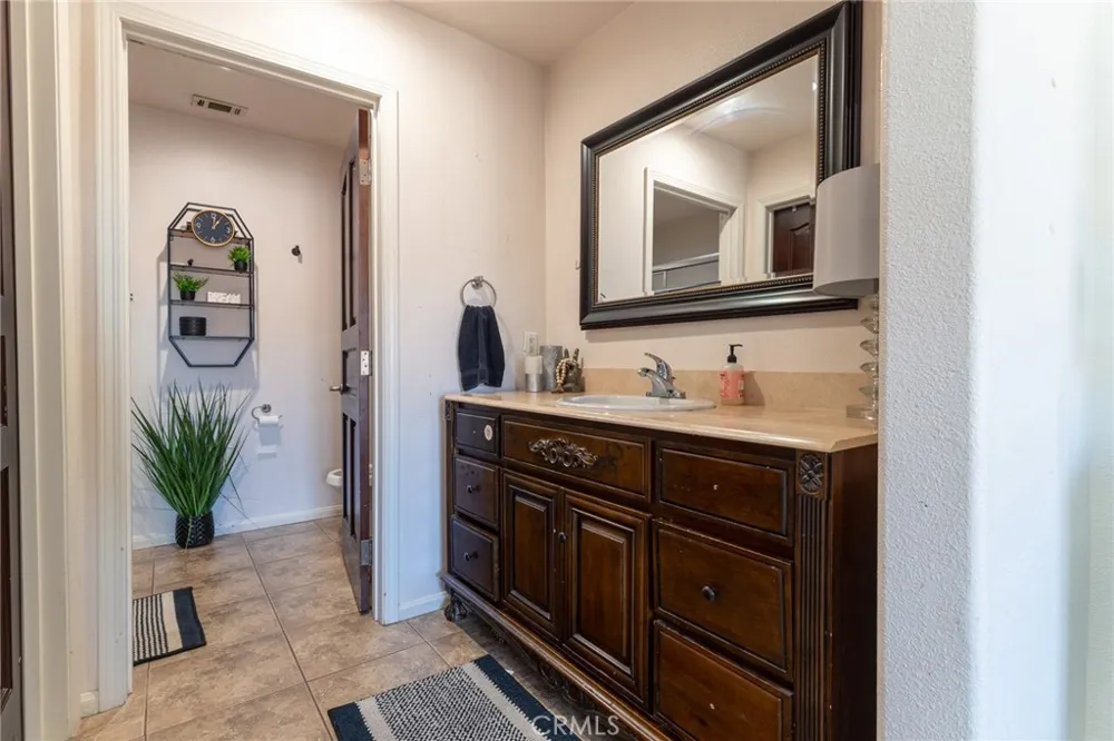 14176 Kiowa Apple Valley, CA 92307