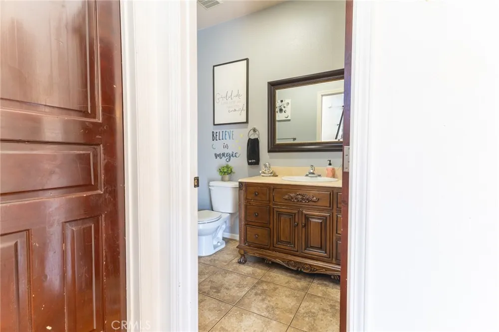14176 Kiowa Apple Valley, CA 92307