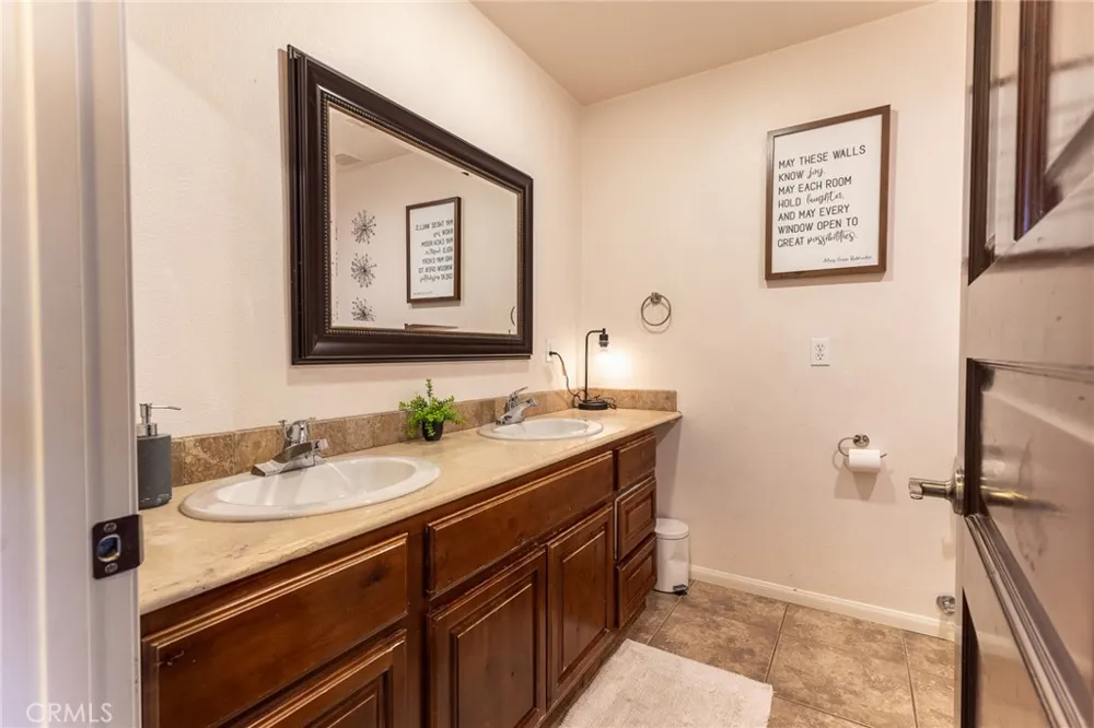 14176 Kiowa Apple Valley, CA 92307