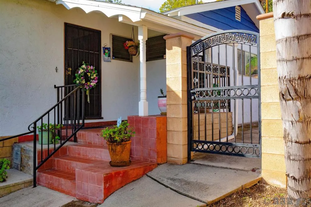 3458 Central Spring Valley, CA 91977