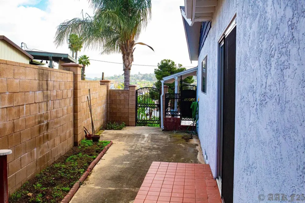 3458 Central Spring Valley, CA 91977