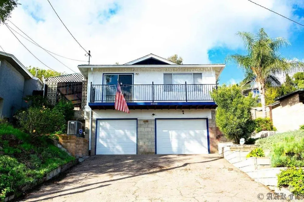 3458 Central Spring Valley, CA 91977