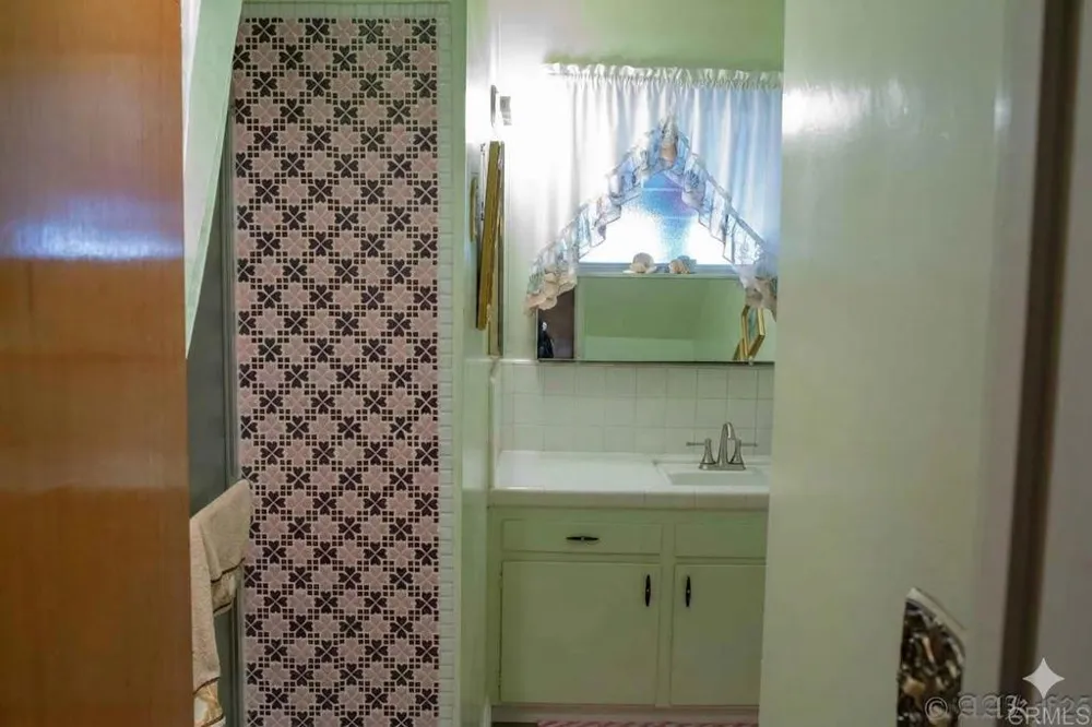 3458 Central Spring Valley, CA 91977