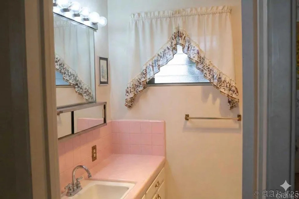 3458 Central Spring Valley, CA 91977