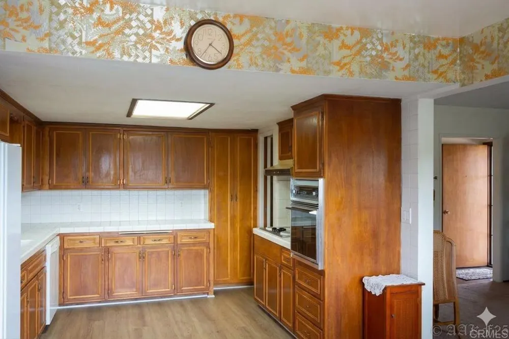 3458 Central Spring Valley, CA 91977