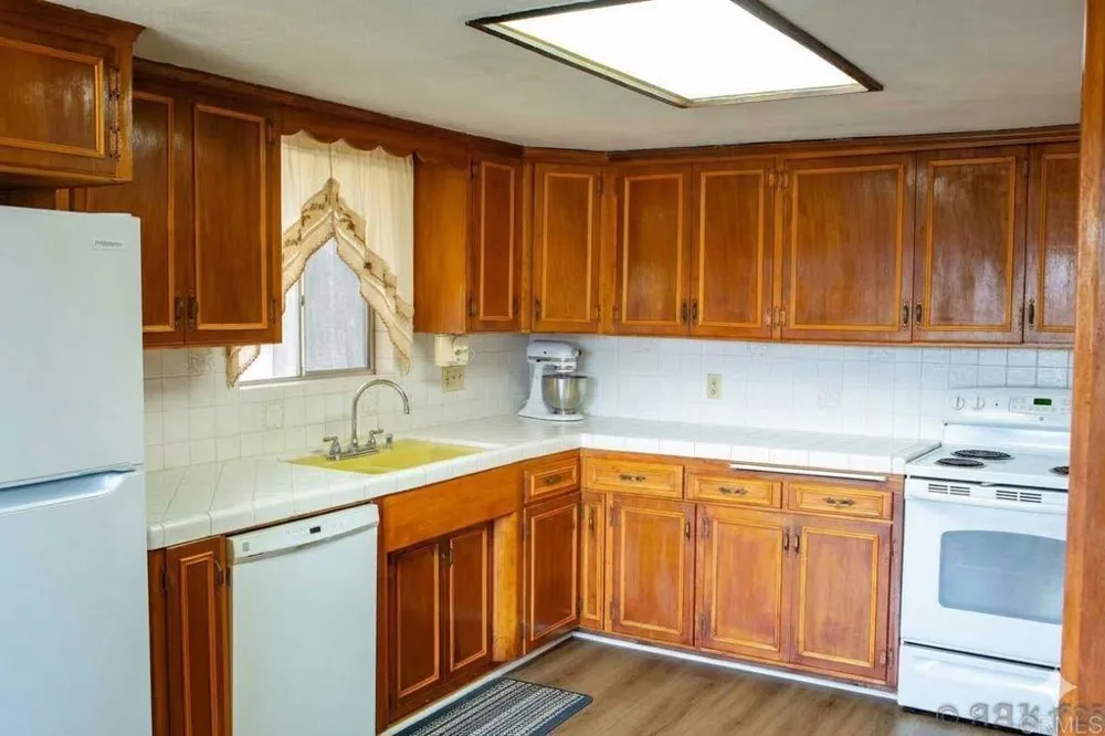 3458 Central Spring Valley, CA 91977