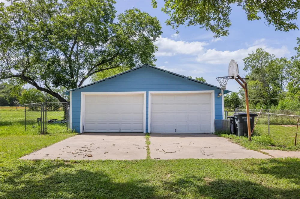 806 Plum Street Caldwell, TX 77836