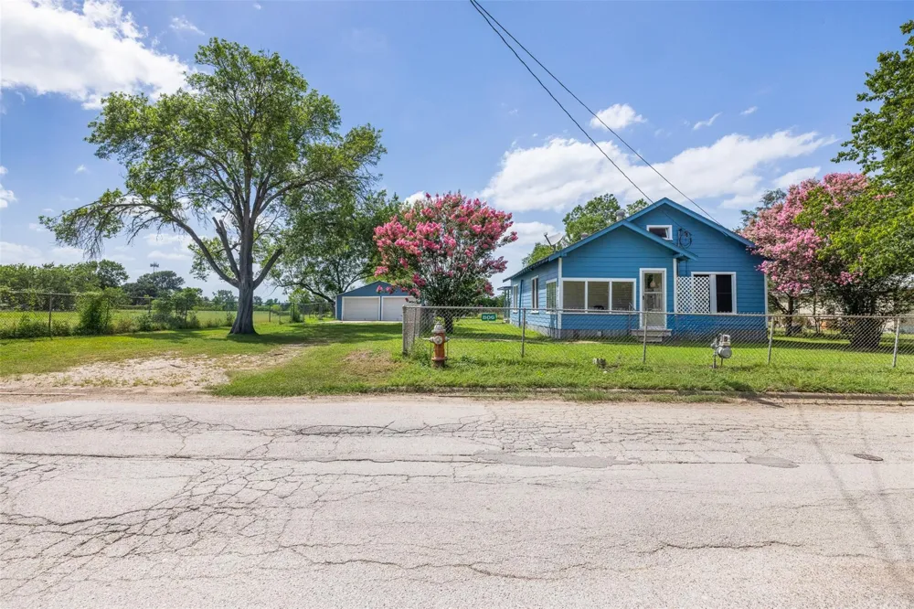 806 Plum Street Caldwell, TX 77836
