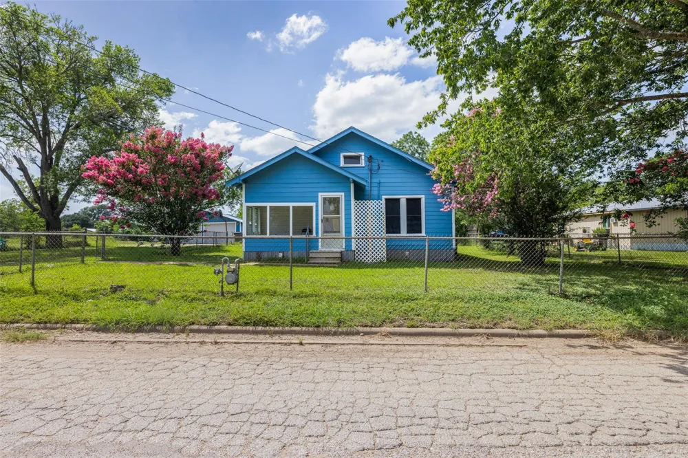 806 Plum Street Caldwell, TX 77836