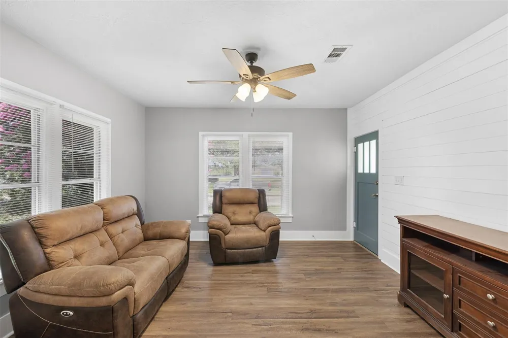 806 Plum Street Caldwell, TX 77836