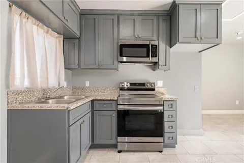 1520 W 215th