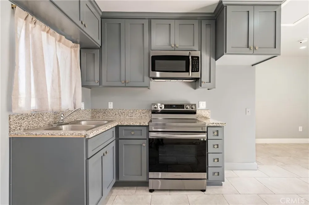 1520 W 215th Torrance, CA 90501