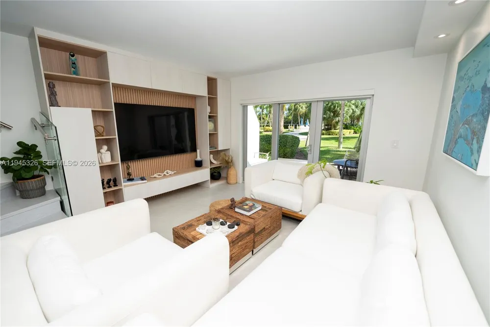881 Ocean Dr #TH15 Key Biscayne, FL 33149