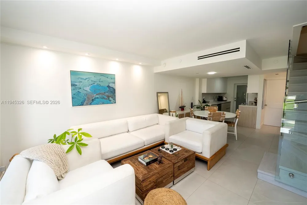 881 Ocean Dr #TH15 Key Biscayne, FL 33149