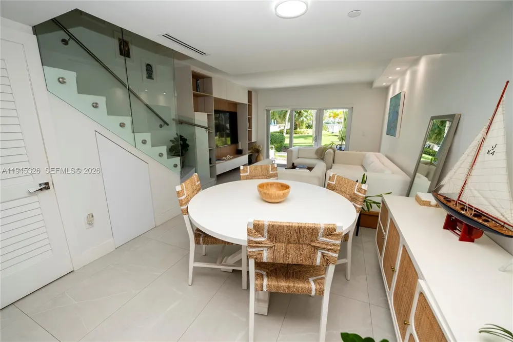 881 Ocean Dr #TH15 Key Biscayne, FL 33149