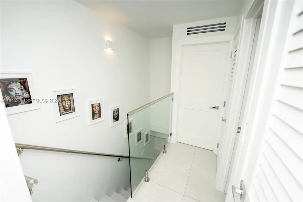 881 Ocean Dr #TH15 Key Biscayne, FL 33149