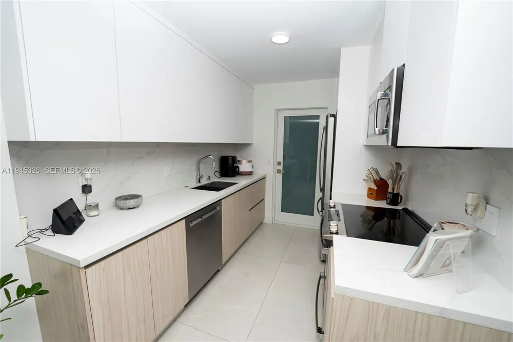 881 Ocean Dr #TH15 Key Biscayne, FL 33149