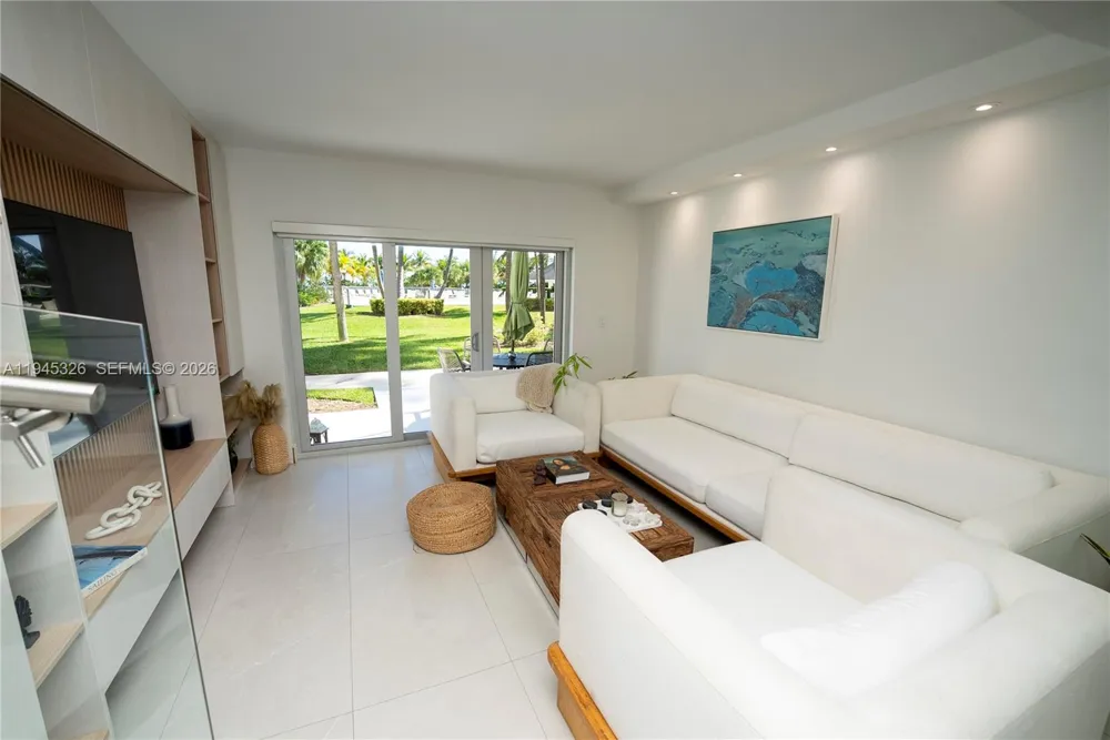 881 Ocean Dr #TH15 Key Biscayne, FL 33149