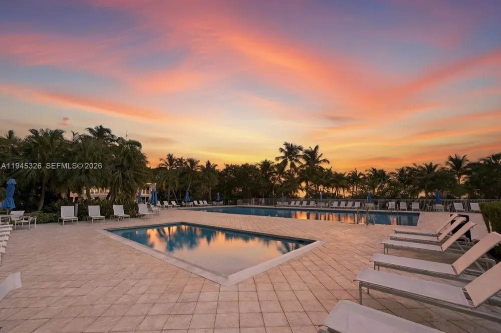 881 Ocean Dr #TH15 Key Biscayne, FL 33149
