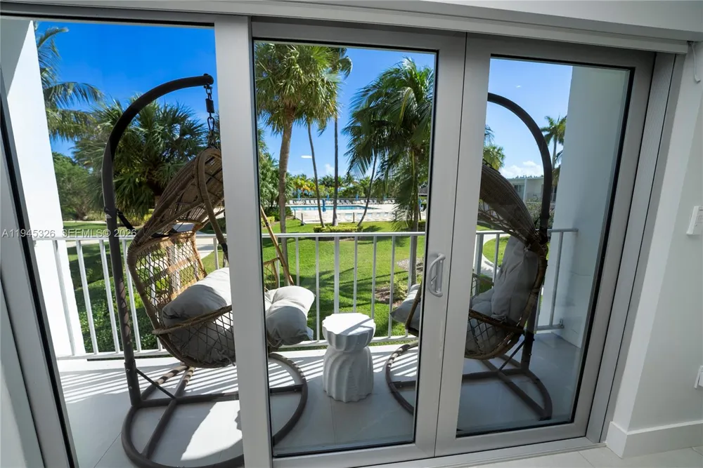 881 Ocean Dr #TH15 Key Biscayne, FL 33149
