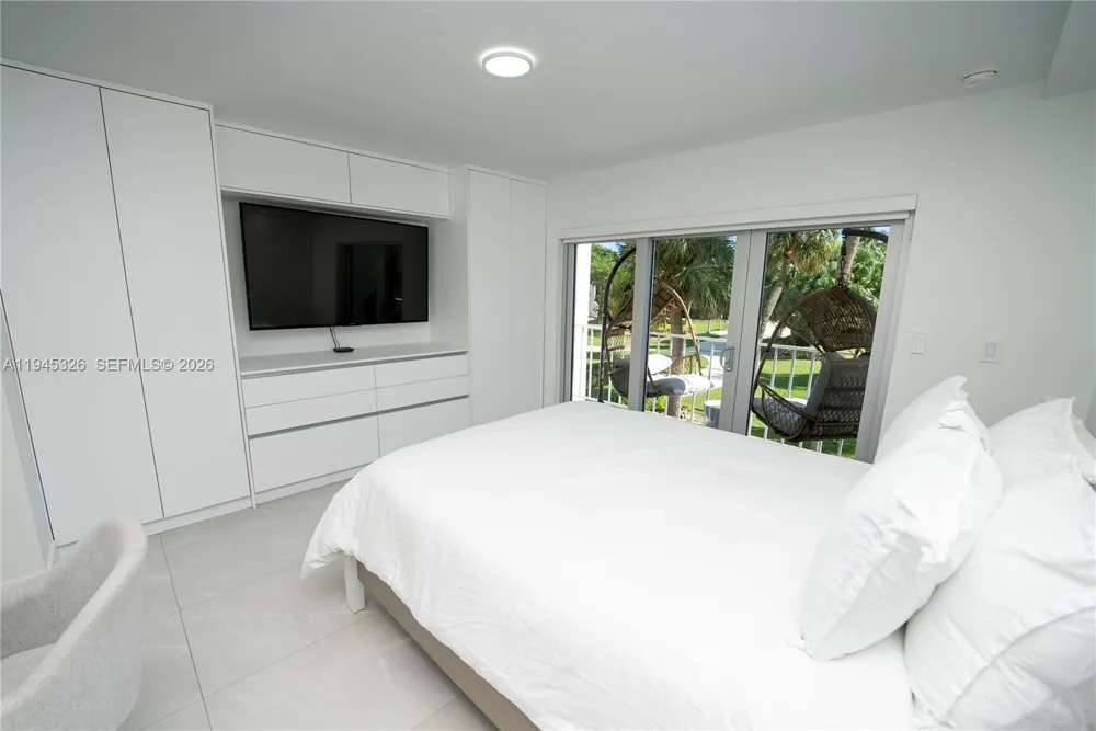 881 Ocean Dr #TH15 Key Biscayne, FL 33149