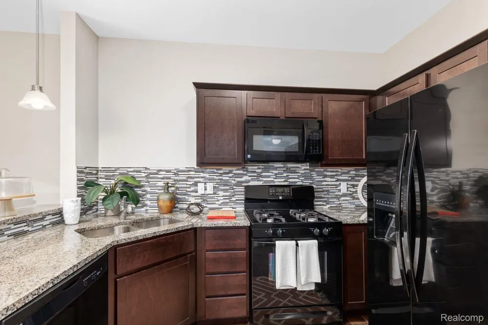11650 Weingartz West Utica City, MI 48315
