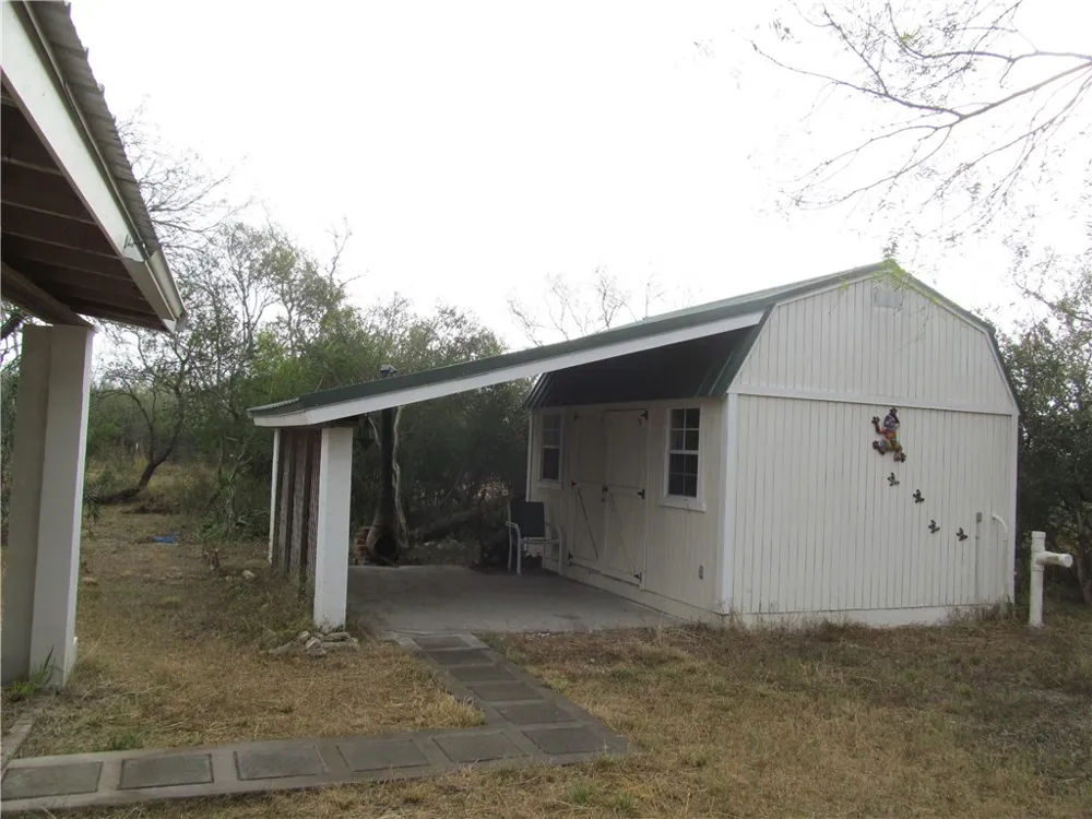 1816 W County Road 303 Orange Grove, TX 78372