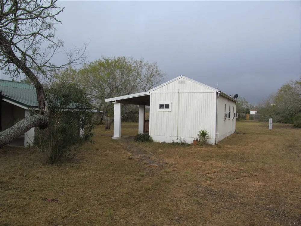 1816 W County Road 303 Orange Grove, TX 78372