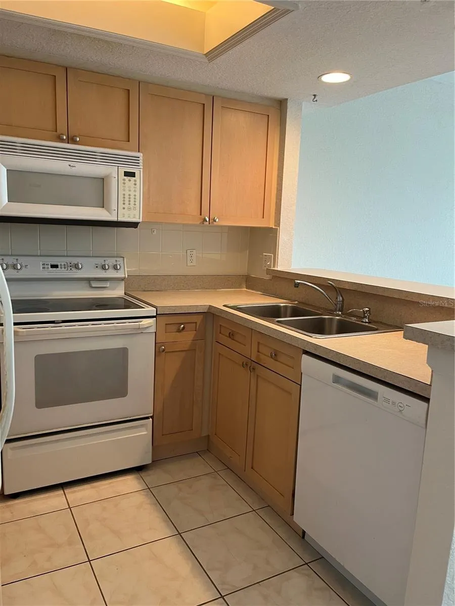 116 BRENT CIRCLE Oldsmar, FL 34677