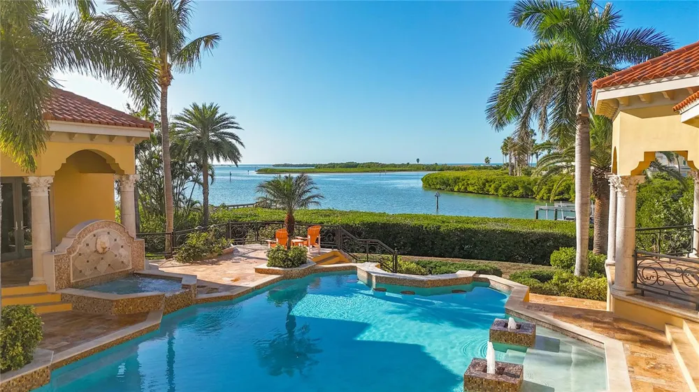 1363 OCEANVIEW DRIVE Tierra Verde, FL 33715