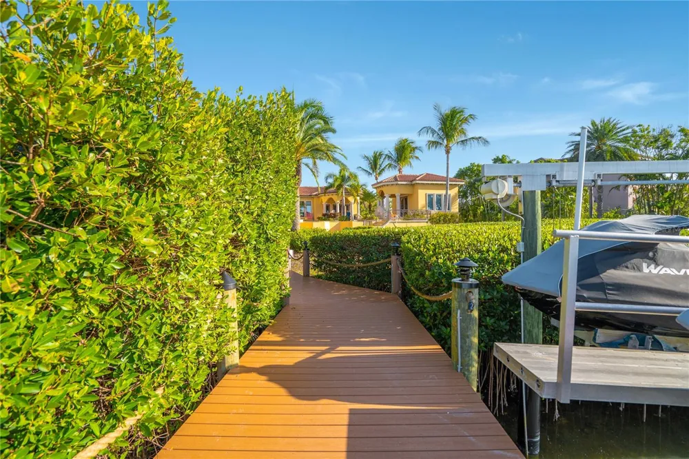 1363 OCEANVIEW DRIVE Tierra Verde, FL 33715
