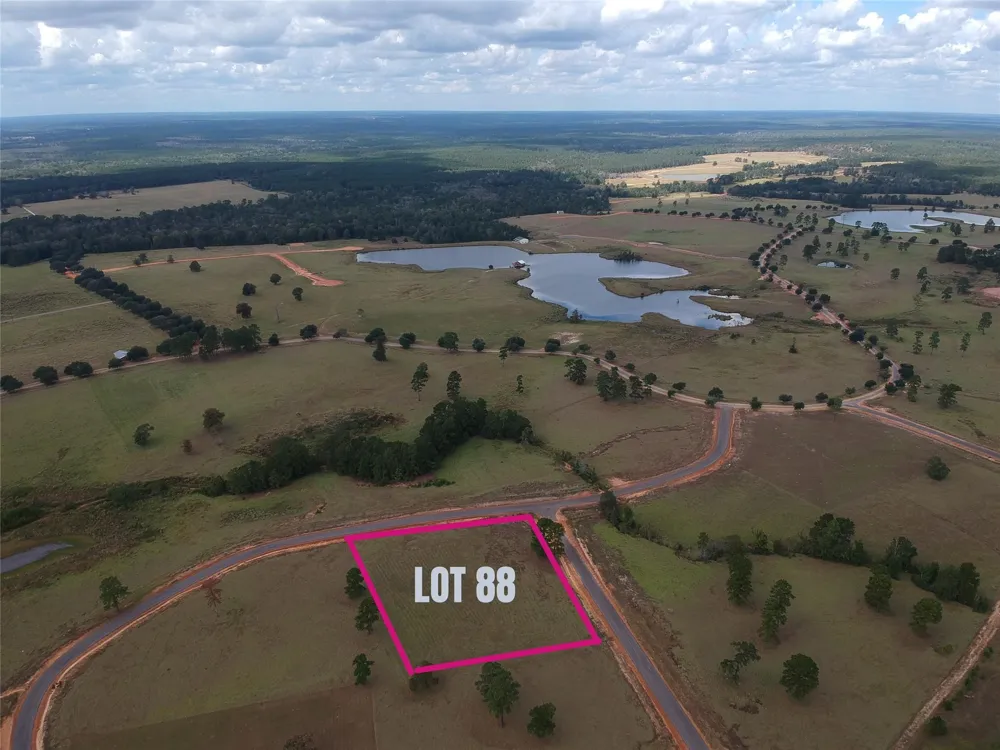 88 Lakeland Loop Hillister, TX 77624