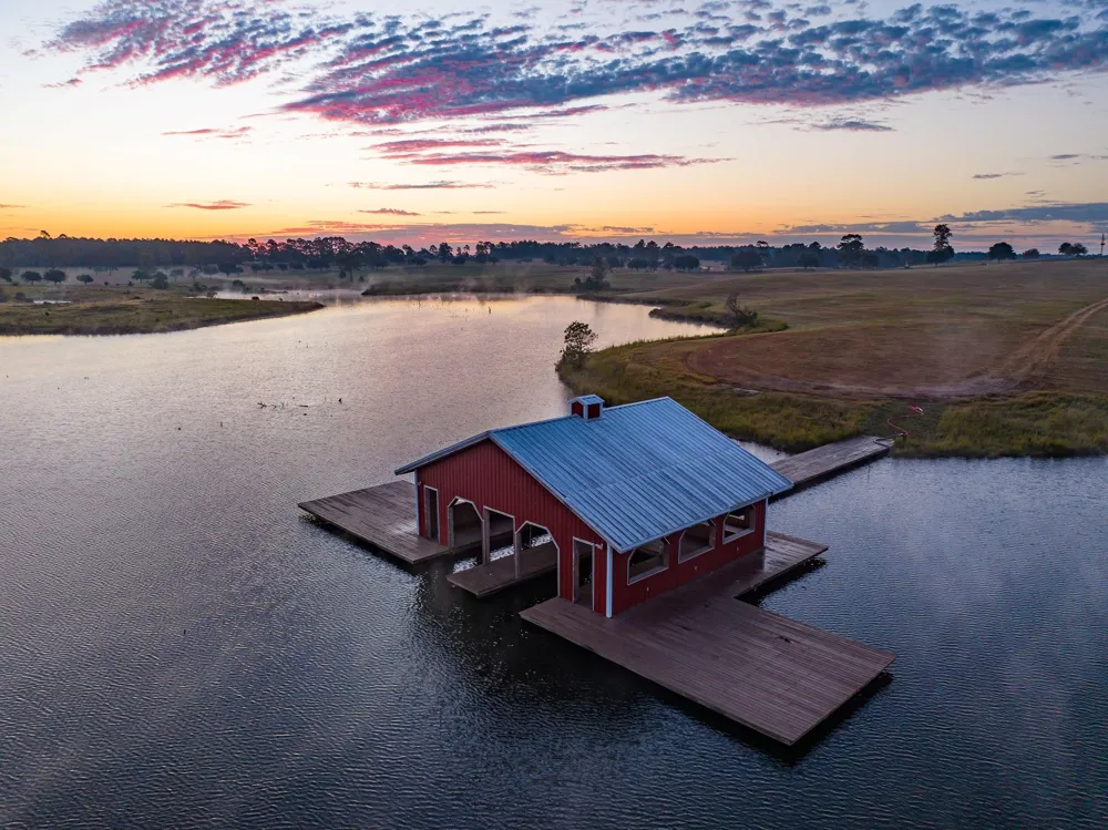 88 Lakeland Loop Hillister, TX 77624