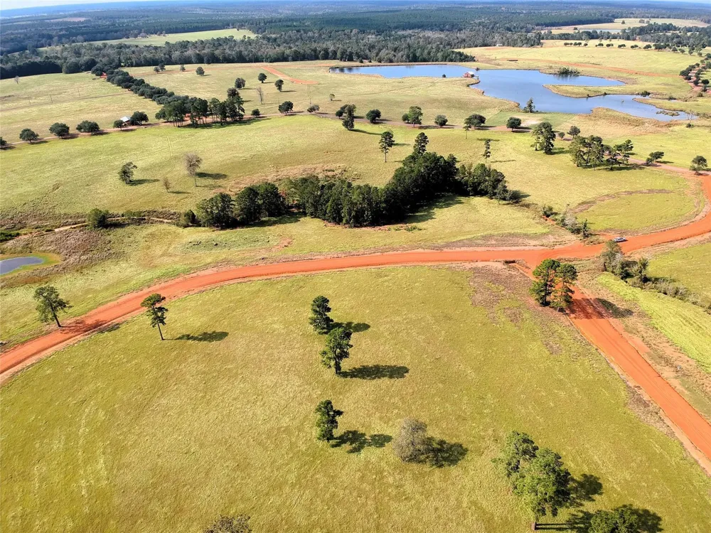 88 Lakeland Loop Hillister, TX 77624
