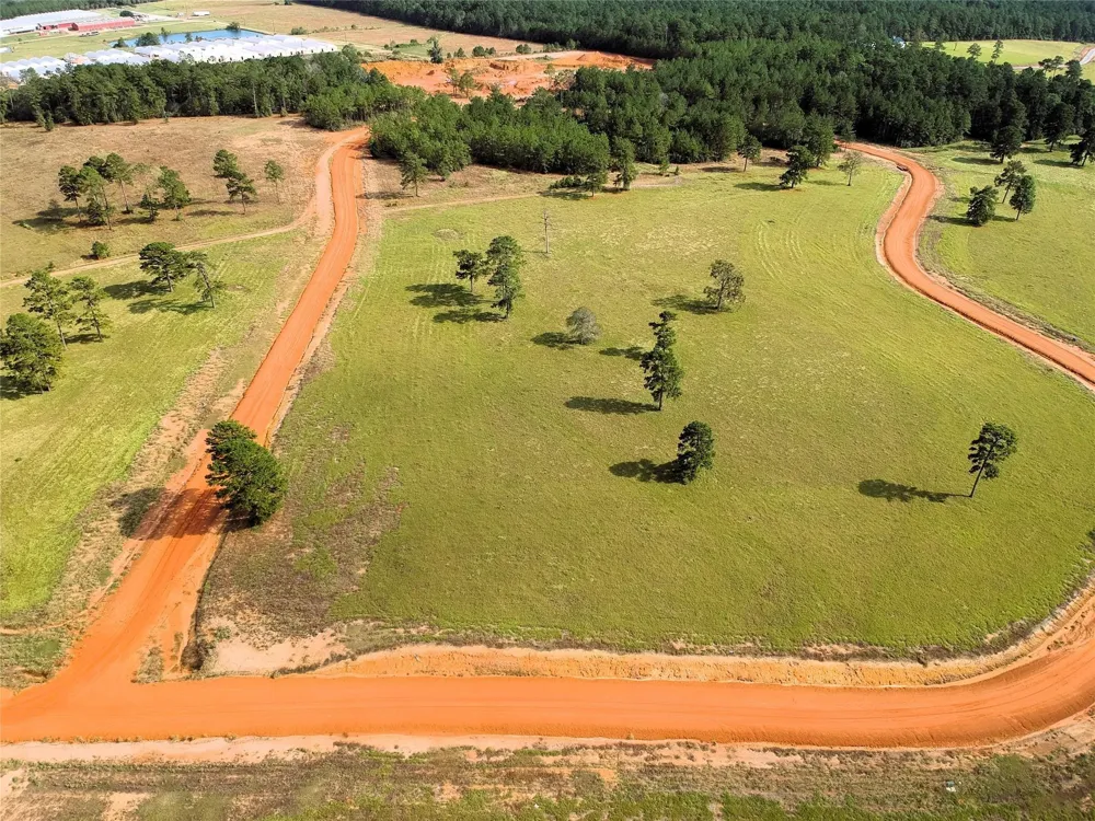 88 Lakeland Loop Hillister, TX 77624