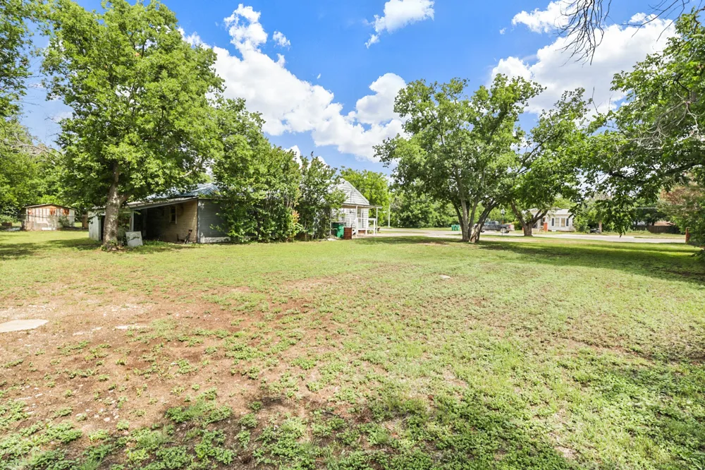 605 W Walnut Street Coleman, TX 76834